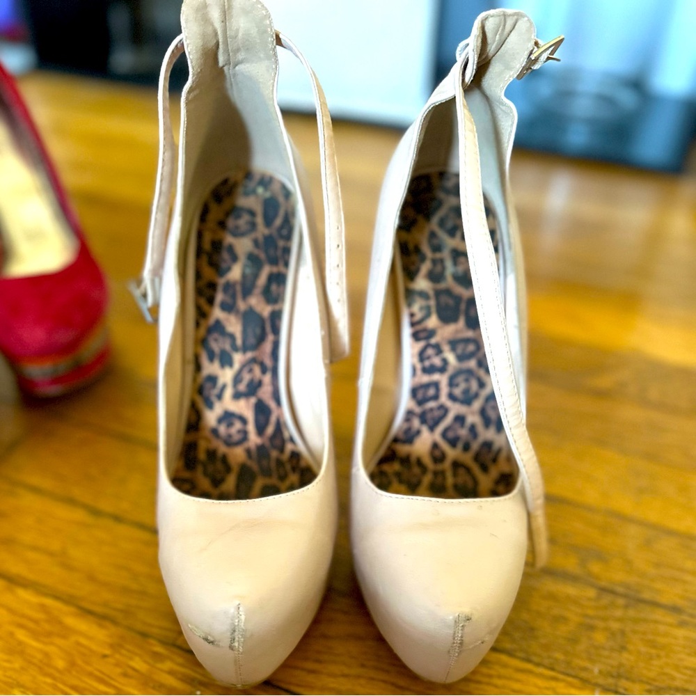 Size 9 Charlie Russe blush pink heels!